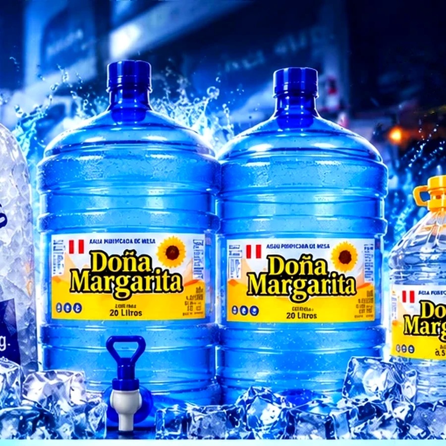 Bidones de agua Doña Margarita en sus presentaciones con y sin caño, acompañados de hielo y agua